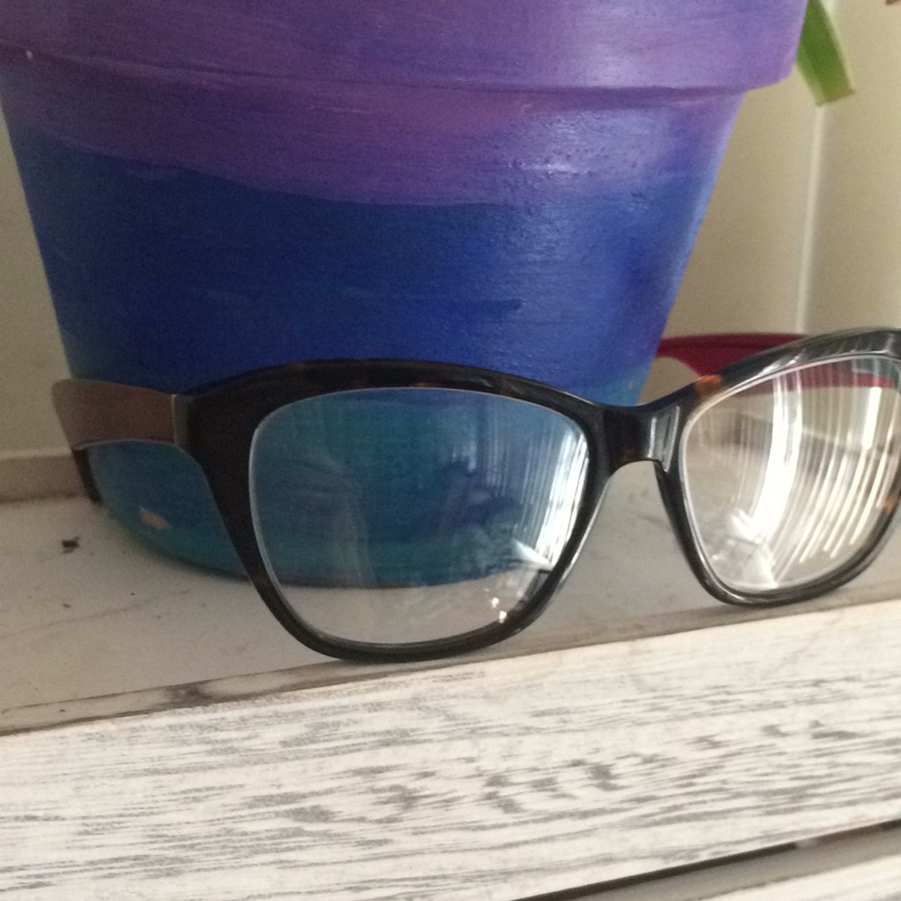 Tortoise shell frame glasses 👓 - Picture 2 of 3